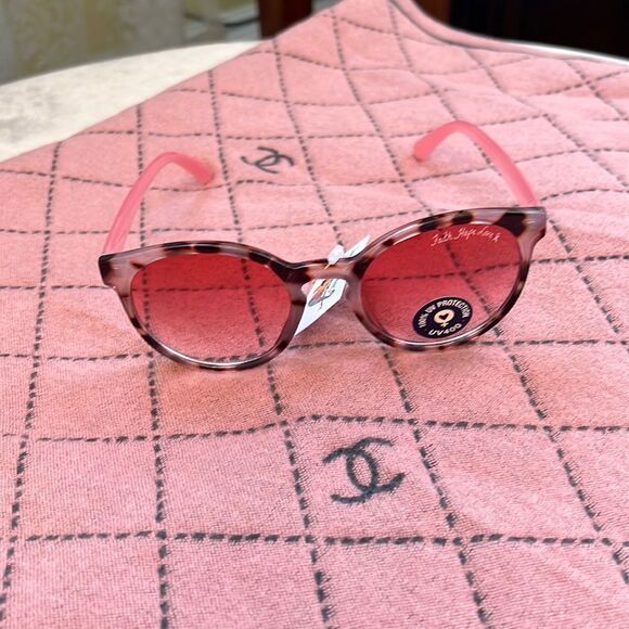 Accessories - NEW! Pink Rose Colored Sunglasses Tortoise